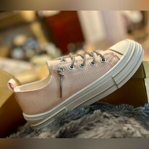 Brand new very G sparkling strings light pink sneakers sz 8